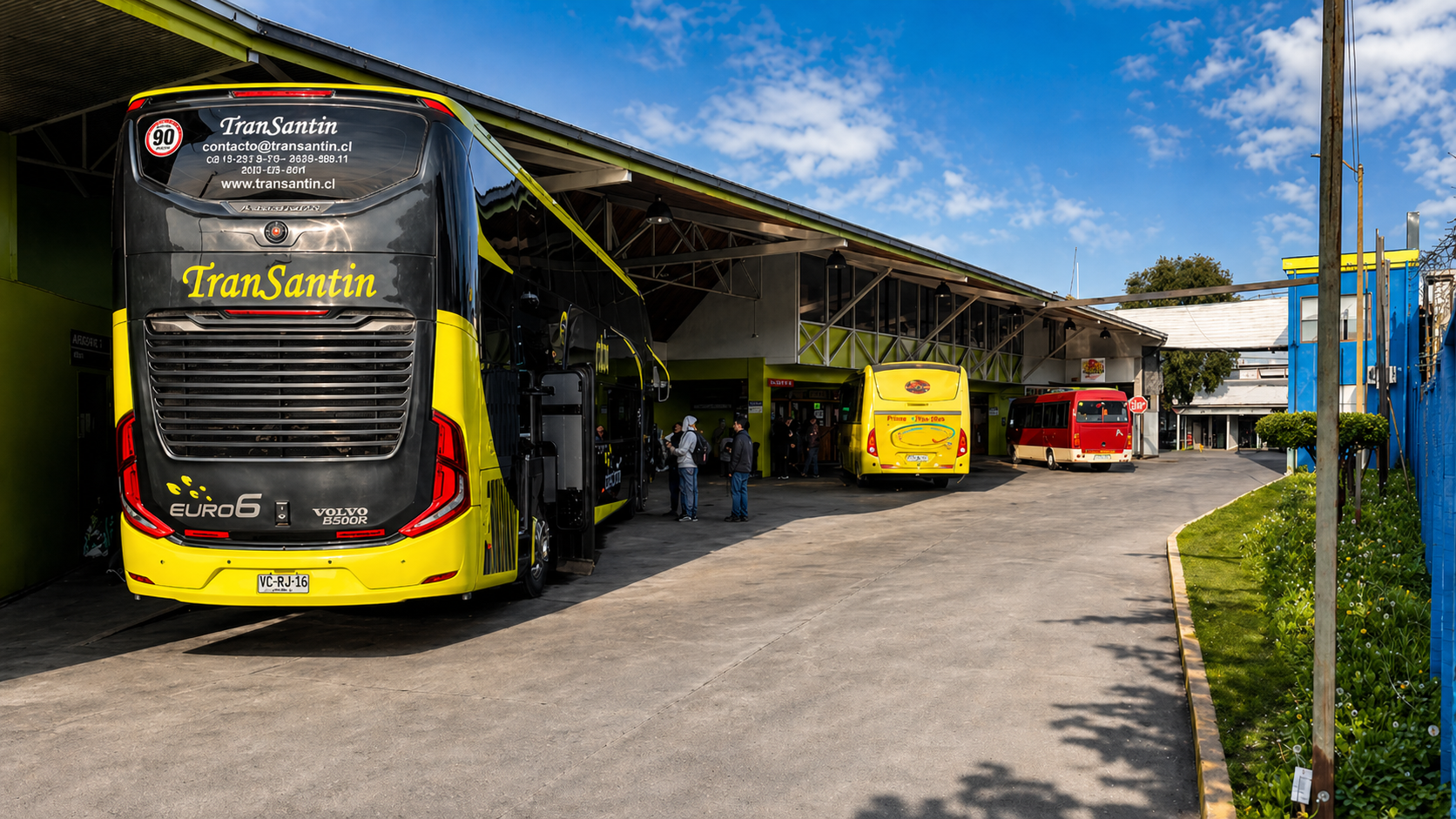 Andenes del frontis del Terminal de Buses Vipu-Ray en Villarrica