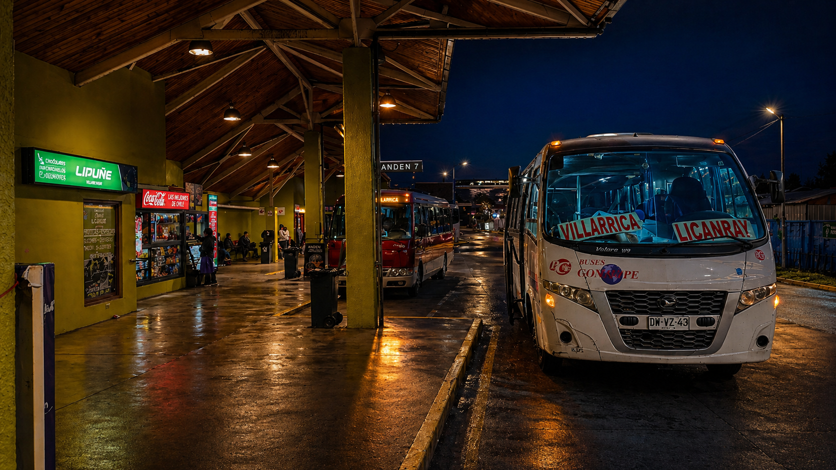 Andenes traseros del Terminal de Buses Vipu-Ray de noche